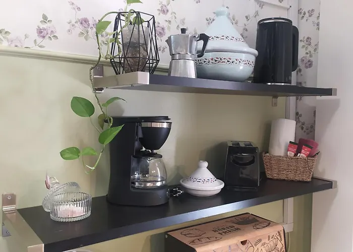 Enjoy Hospitallity At Fully Equipped Apartment With Free Parking- Happy Place