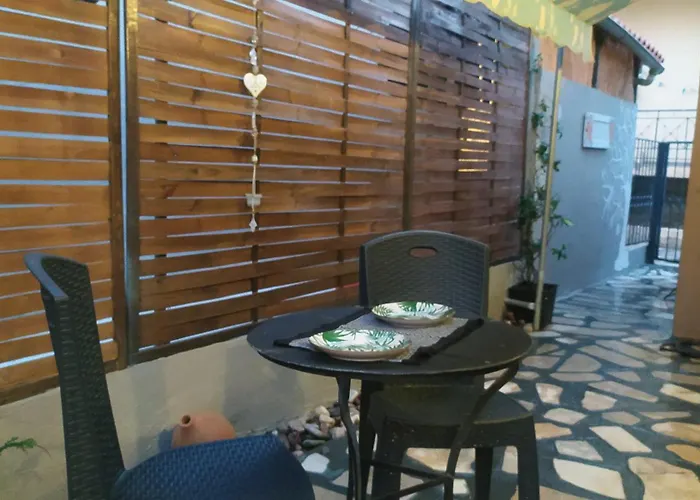 Enjoy Hospitallity At Fully Equipped Apartment With Free Parking- Happy Place