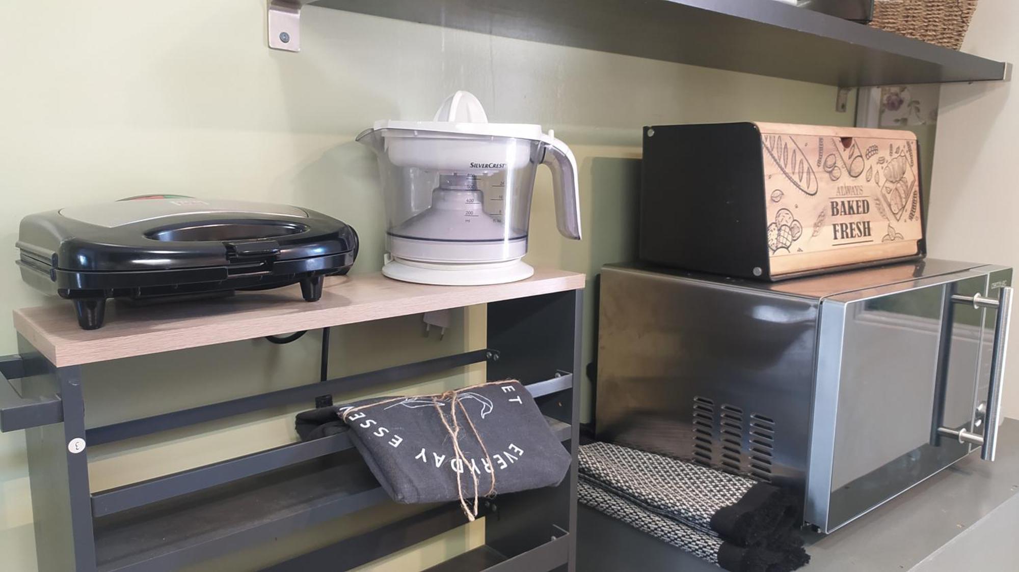 Enjoy Hospitallity At Fully Equipped With Free Parking- Happy Place Apartment