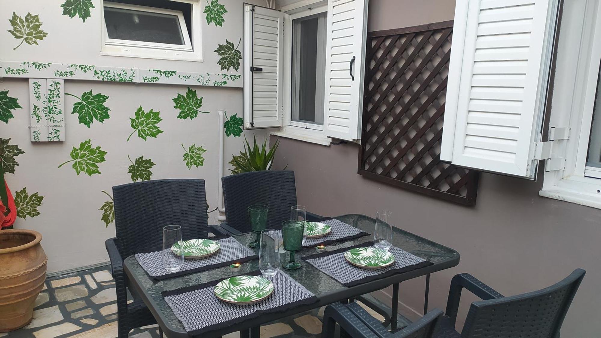Enjoy Hospitallity At Fully Equipped With Free Parking- Happy Place *