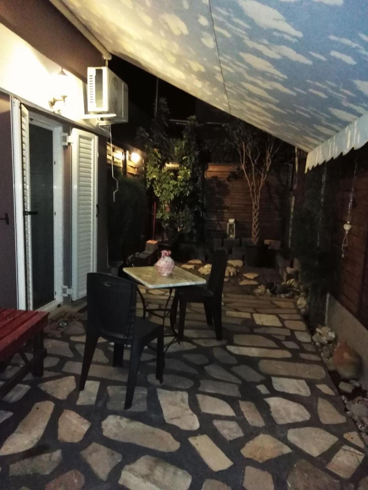 Apartment Enjoy Hospitallity At Fully Equipped With Free Parking- Happy Place